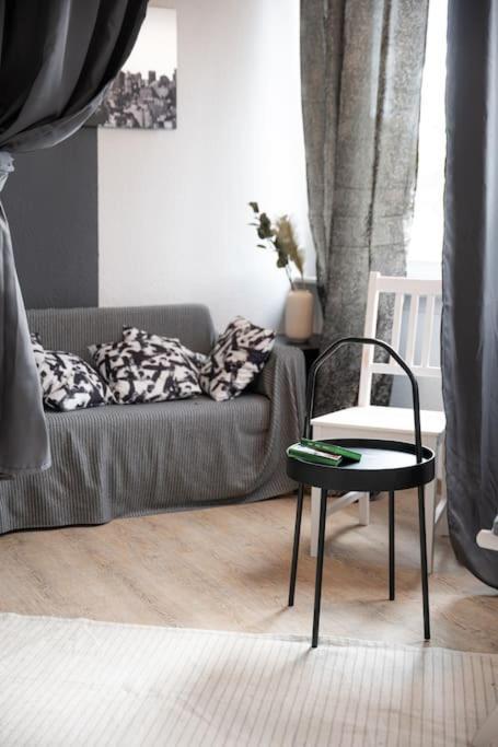 - Cozy Apartment In The Heart Of Duisburg With New York Design & Betten & Sofa - 5 Mins Central Station Hbf - Big Tv & Wifi -- Екстер'єр фото