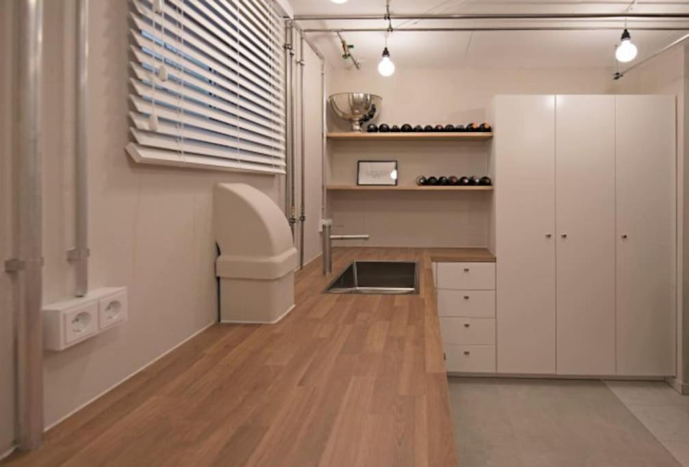 - Cozy Apartment In The Heart Of Duisburg With New York Design & Betten & Sofa - 5 Mins Central Station Hbf - Big Tv & Wifi -- Екстер'єр фото